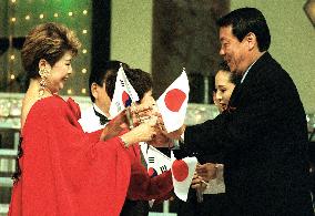 Singers of Japan, S. Korea sign friendship accord